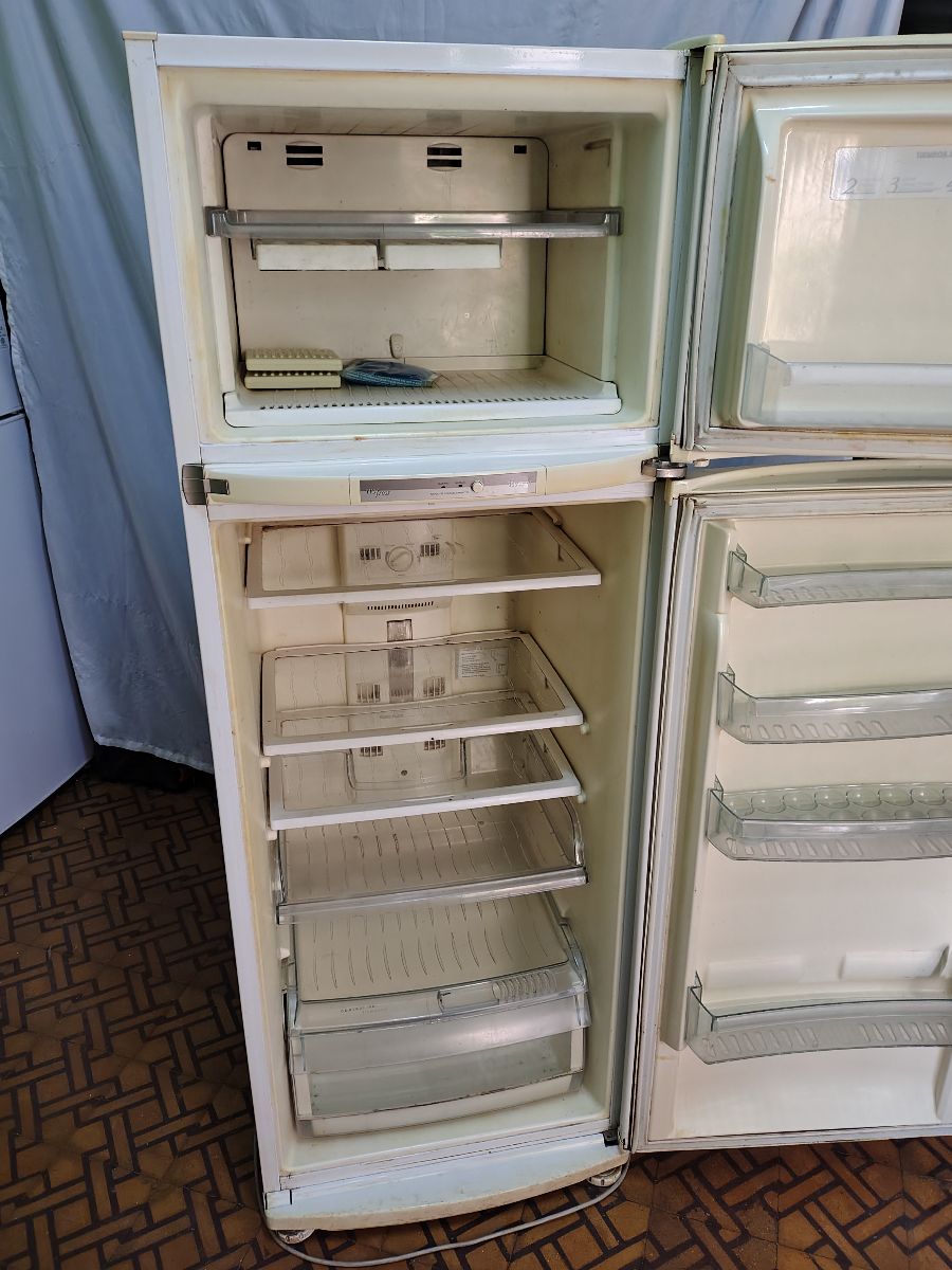 Heladera Whirlpool ARB 210 con Freezer