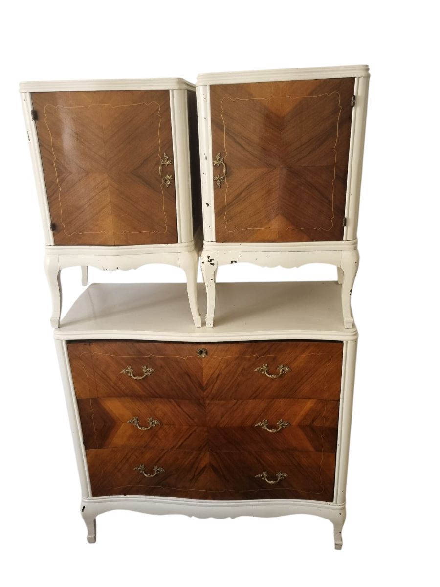 Cómoda mesa de luz francés