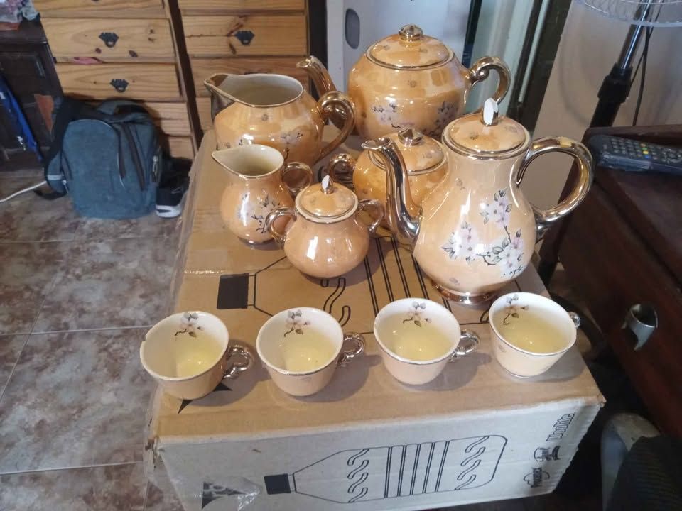 Juego de té + juego de café.