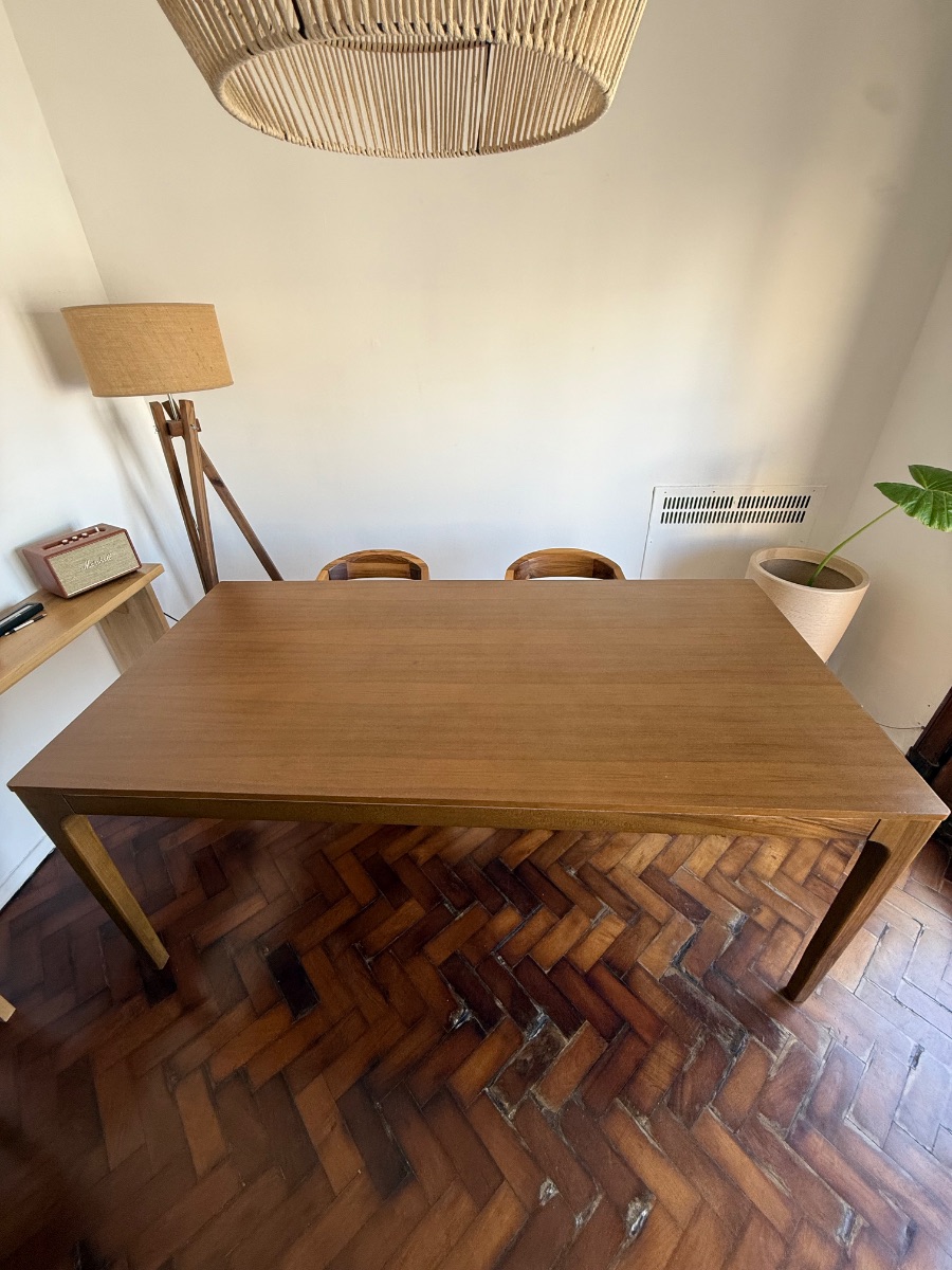 Vendo mesa y sillas de petiribi