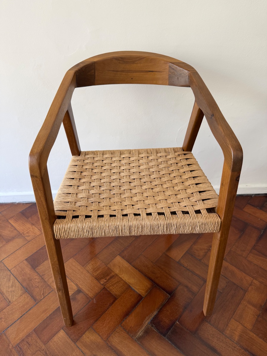 Vendo mesa y sillas de petiribi