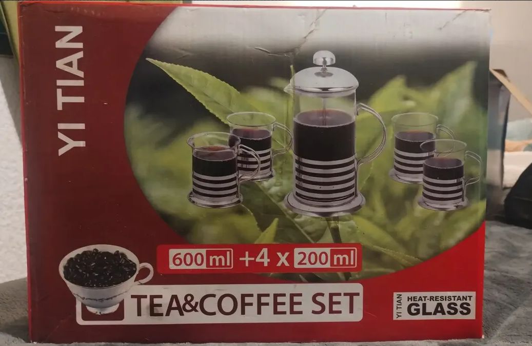 Cafetera Francesa Con Embolo 600ml + 4 tazas de Vidrio