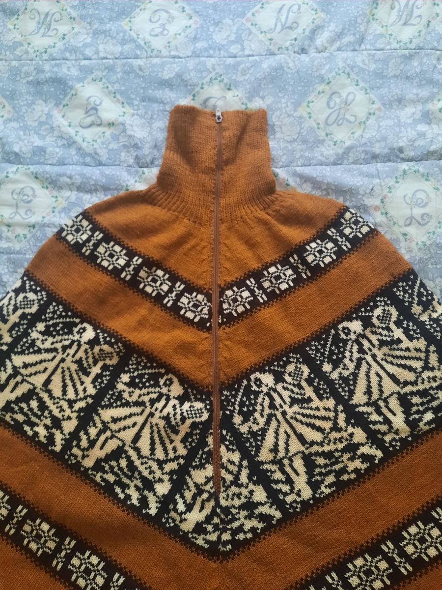 PONCHO DE LANA ARTESANAL TEJIDO A MANO