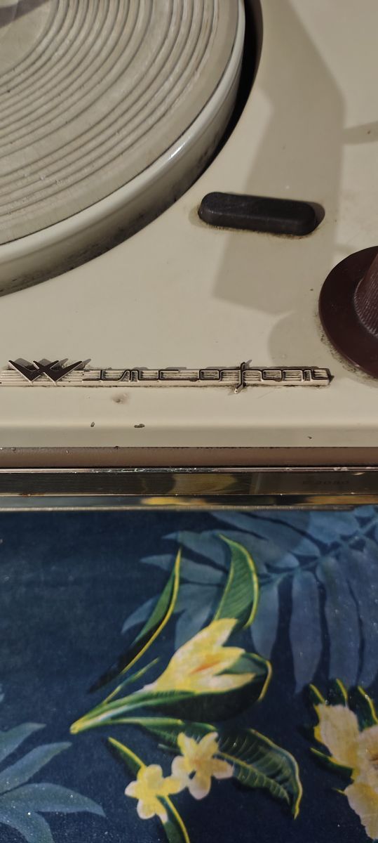 Tocadisco Wincofon mod E 2050 funcionando pero a revisar para tener de adorno están para coleccionar