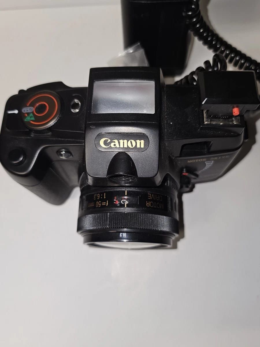 CAMARA CANON CON FLASH VINTAGE