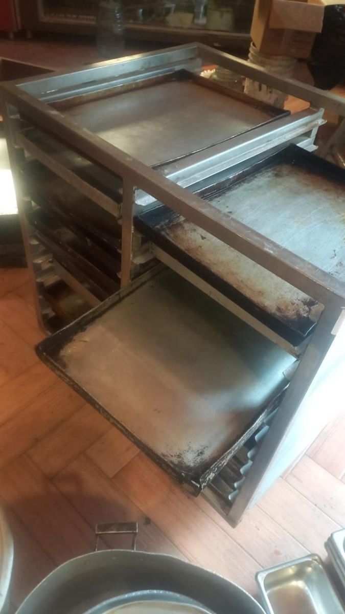 Carrito bandejero de acero inoxidable gastronómico