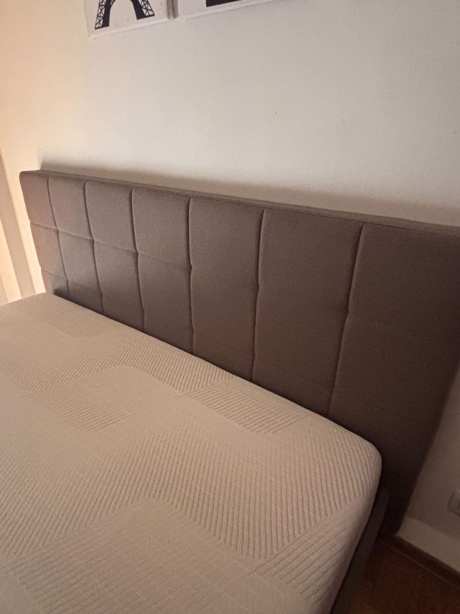 Cama con respaldo + colchon 2 plazas y media