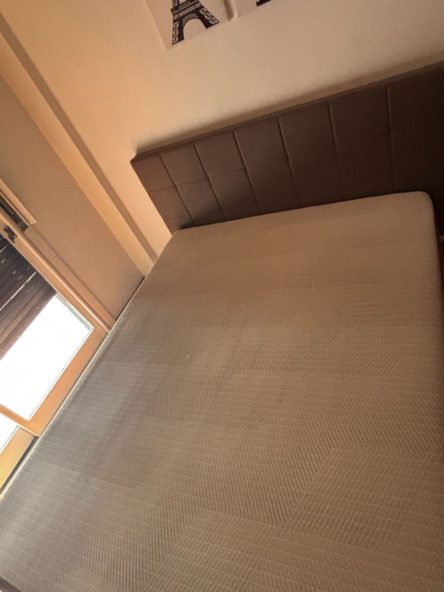 Cama con respaldo + colchon 2 plazas y media
