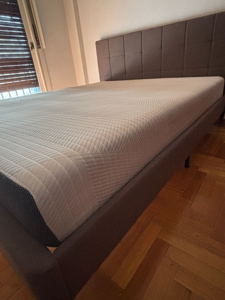 Cama con respaldo + colchon 2 plazas y media