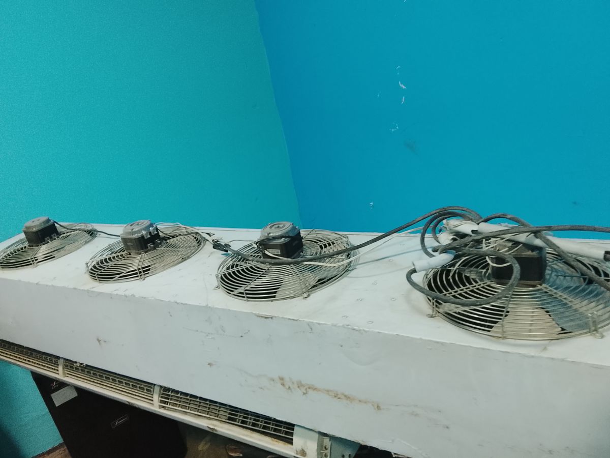 Equipo de frio con evaporador trifásico