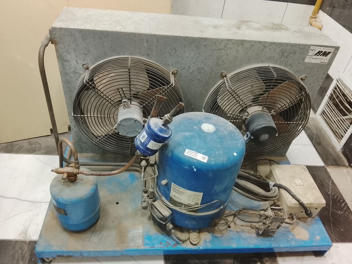 Equipo de frio con evaporador trifásico