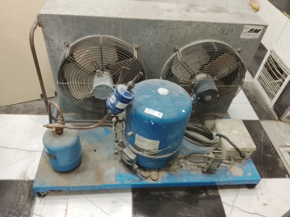 Equipo de frio con evaporador trifásico