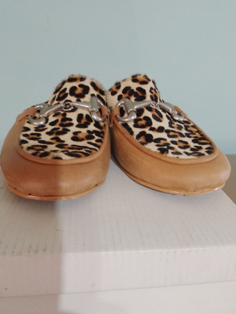 Calzado de Mujer. Mulet N* 37. Estilo mocasines sin talón.