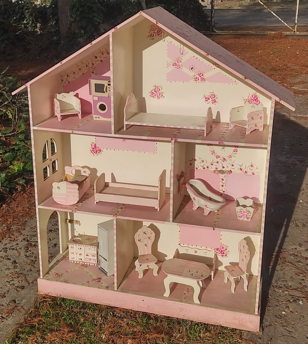 Casita de muñecas con accesorios