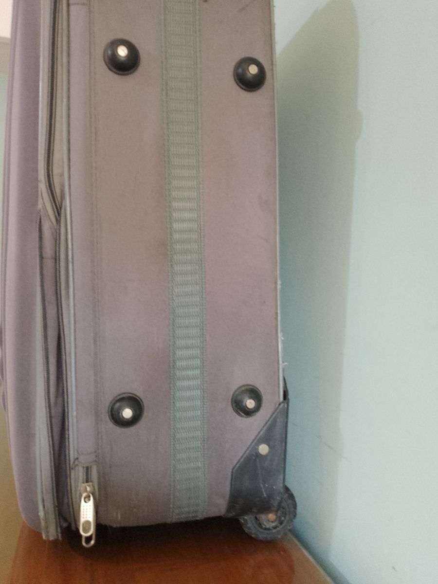 Valija con fuelle estilo Rollaboard.