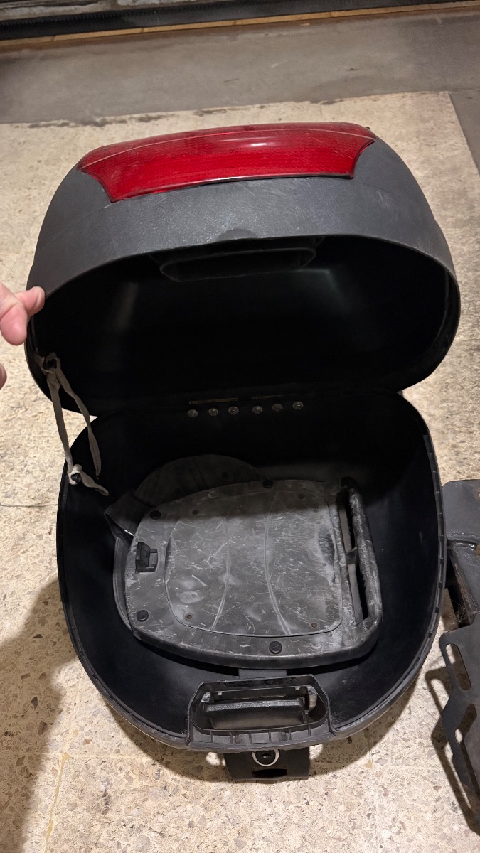 Porta equipaje más baúl NS200
