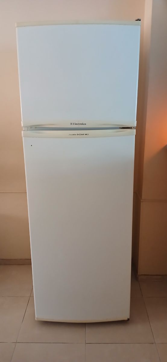 Heladera con freezer Electrolux