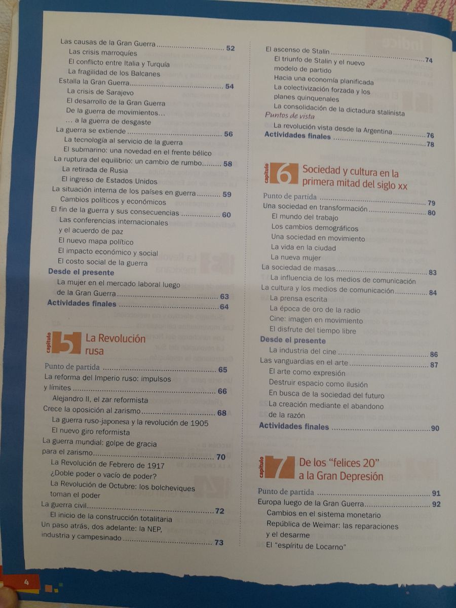 Libro educativo "Historia. El mundo en guerra y la Argentina. Primera mitad del siglo XX"