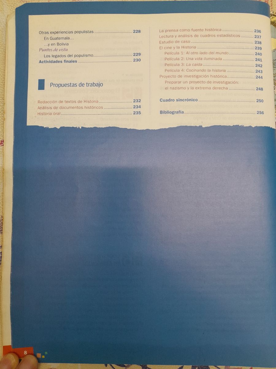Libro educativo "Historia. El mundo en guerra y la Argentina. Primera mitad del siglo XX"